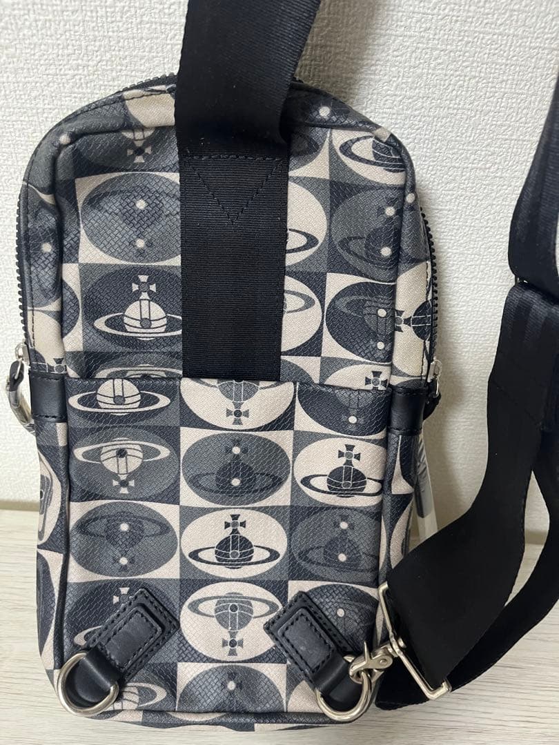 【超美品】 Vivienne Westwood ボディバッグ