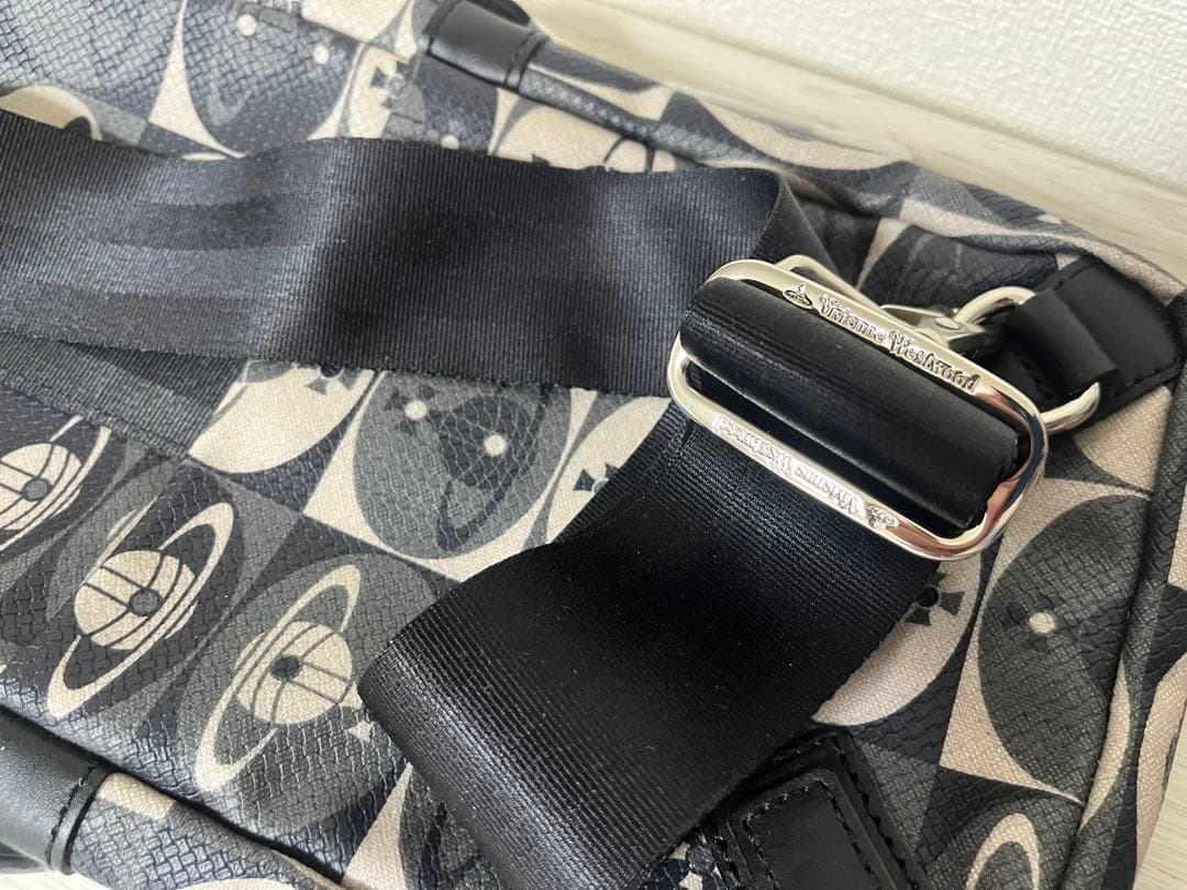 【超美品】 Vivienne Westwood ボディバッグ