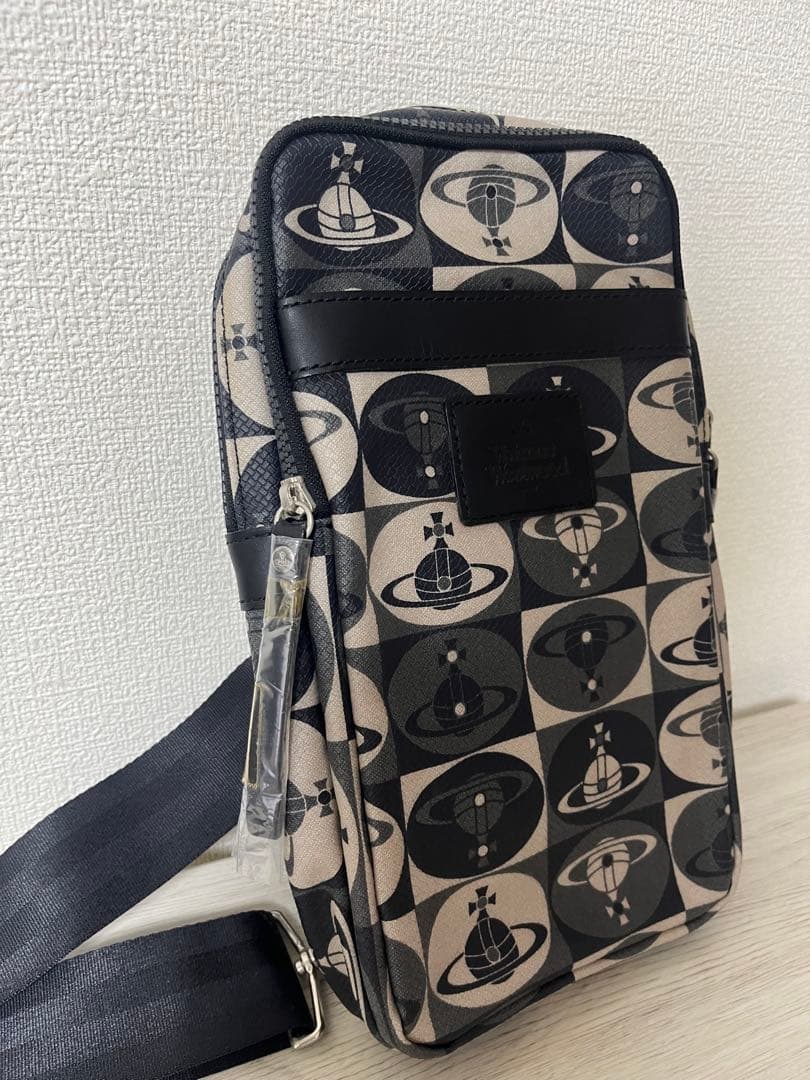 【超美品】 Vivienne Westwood ボディバッグ