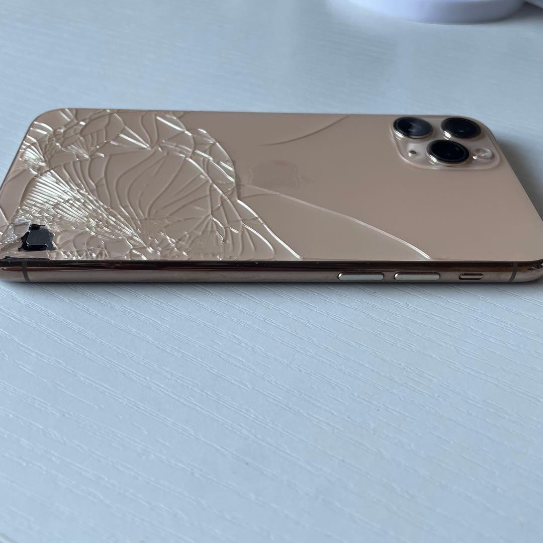 iPhone11pro 本体　画面背面ひび割れあり