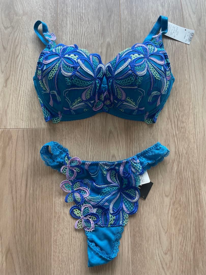 スタジオファイブ　STUDIO FIVE ブラジャーE70とショーツMのセット