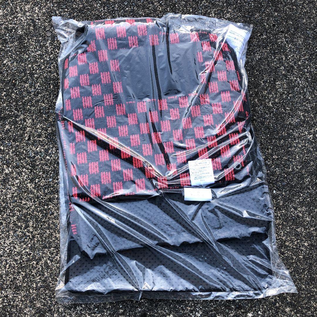 旧型　プリウス　30系　後期型　フロアマット　チェック柄　赤黒　1台分5枚