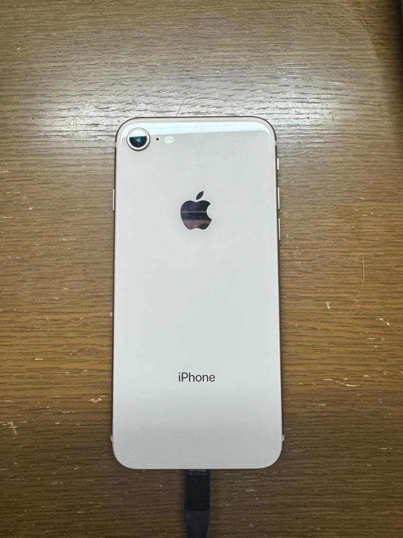 SIMフリーiPhone8 64GB ゴールド本体のみ ※画面割れ