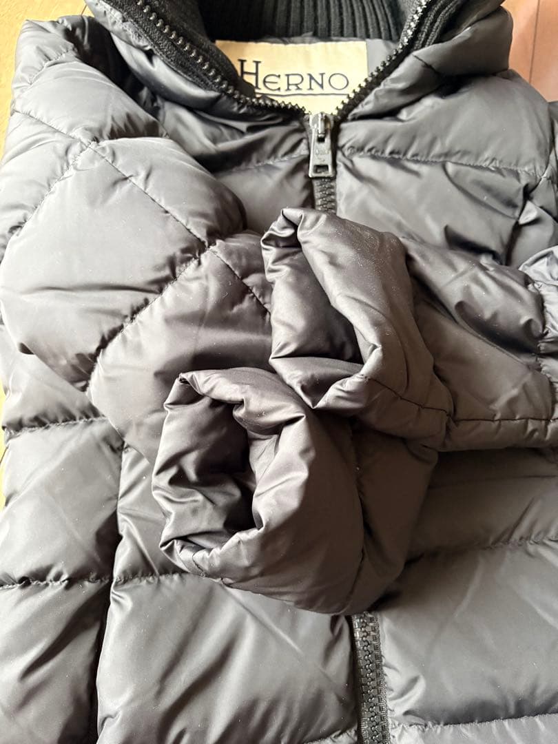 Hernoフード付き ブラック ダウンジャケットM