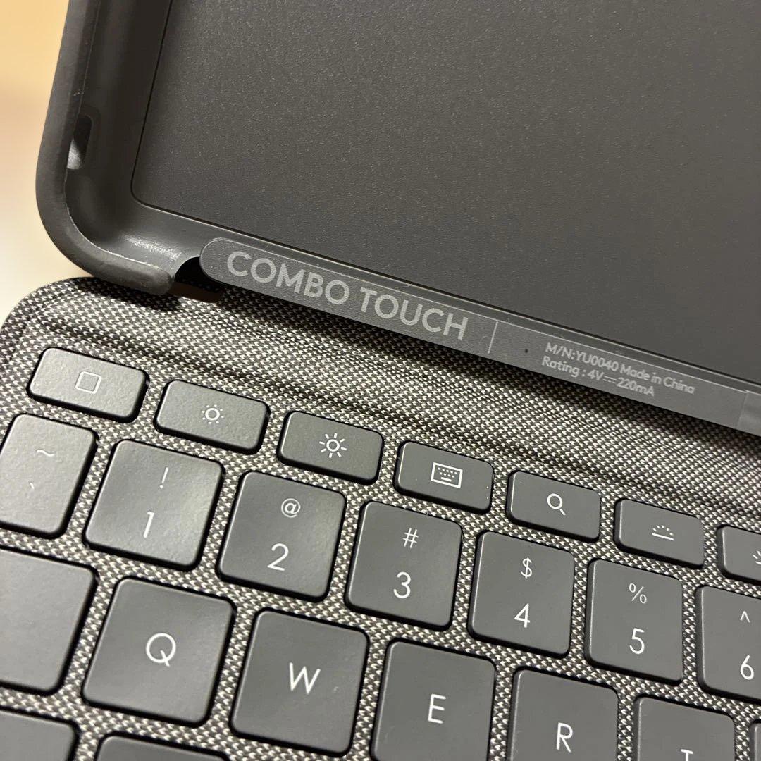 ロジクール　iPad10.2インチ対応　コンボタッチトラックパッドケース