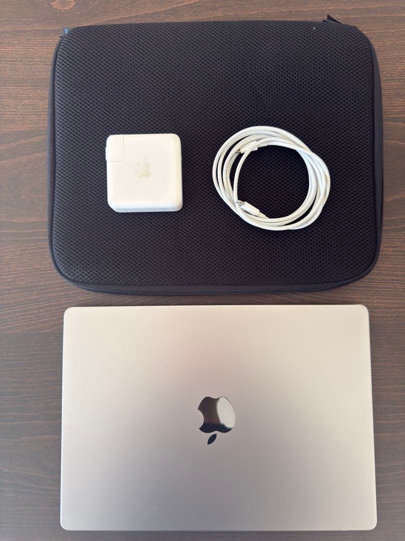 R*i様 MacBook Pro 14インチ M1 Pro 2021 16GB/