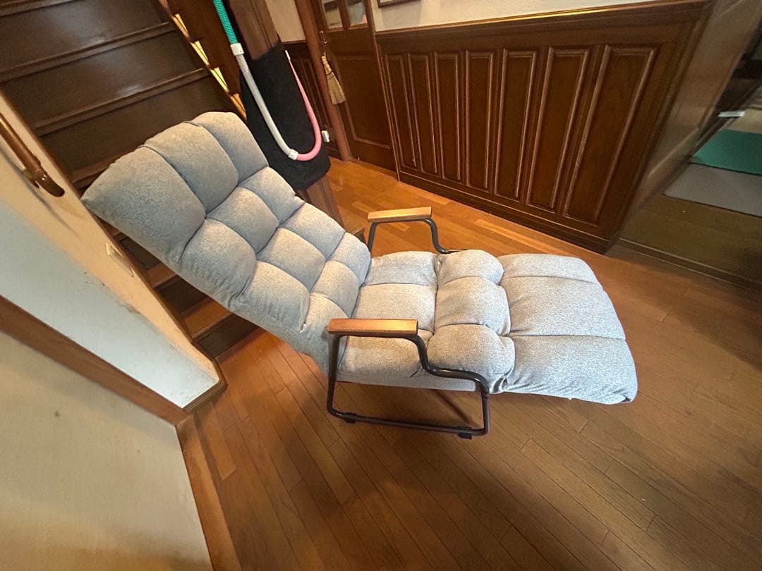 リクライニンググレーソファ