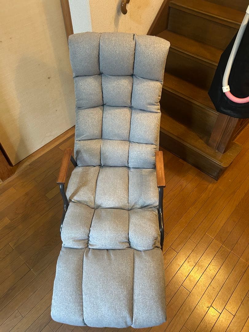 リクライニンググレーソファ