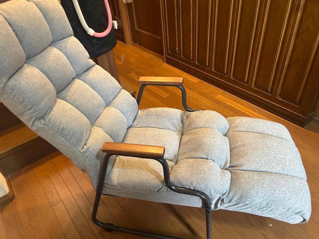 リクライニンググレーソファ