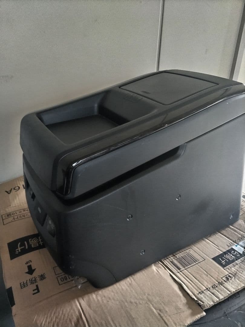 20ヴェルファイアコンソールボックス