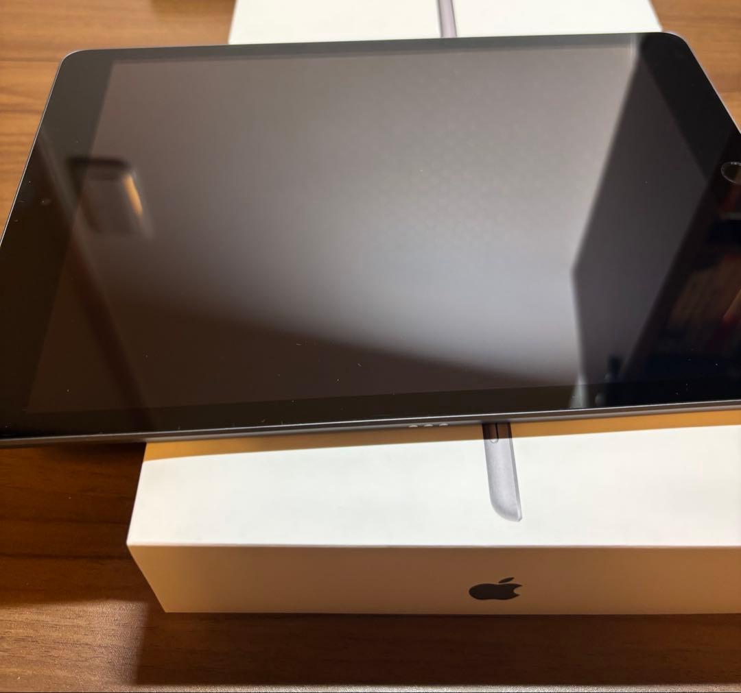 あ*ん様 iPad 第9世代 本体 (10.2インチ 64GB Wi-Fiモデル