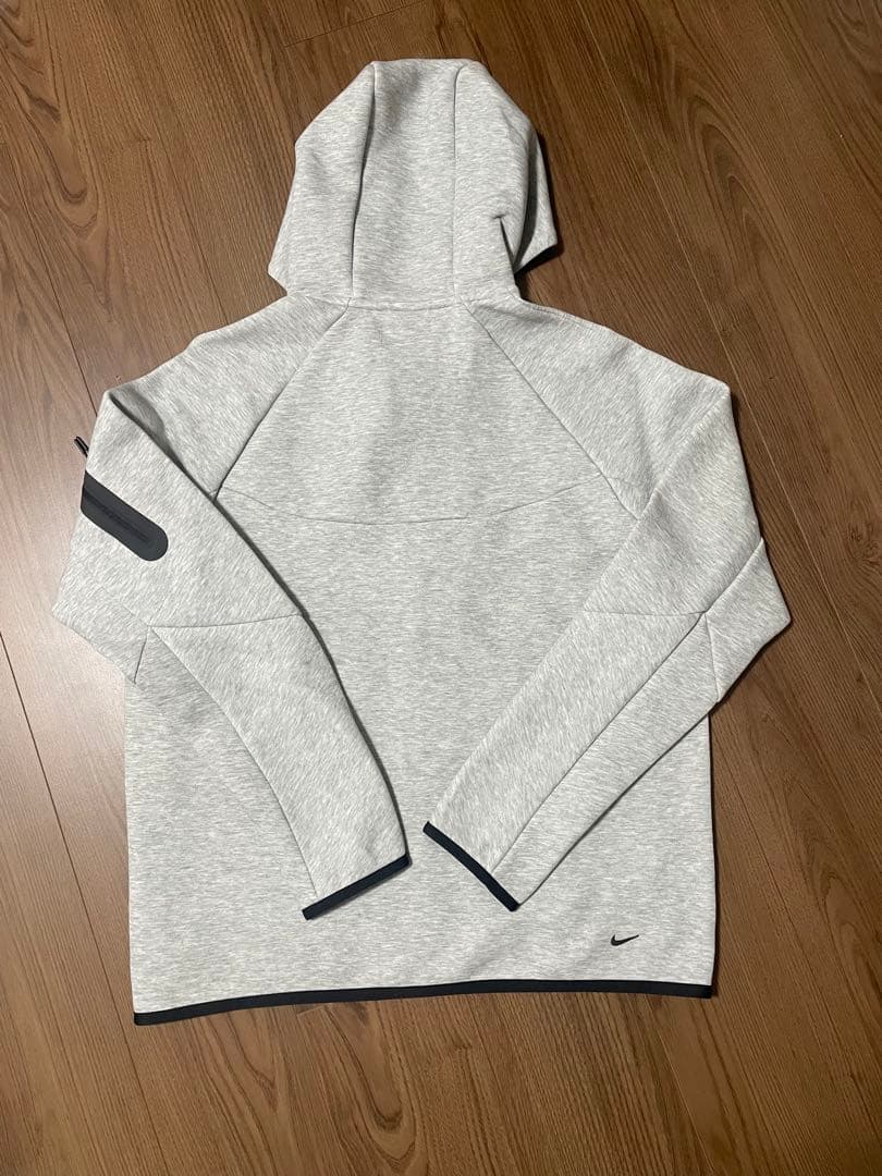 ✨新品未使用品✨NIKEテックフリース￼Lサイズ
