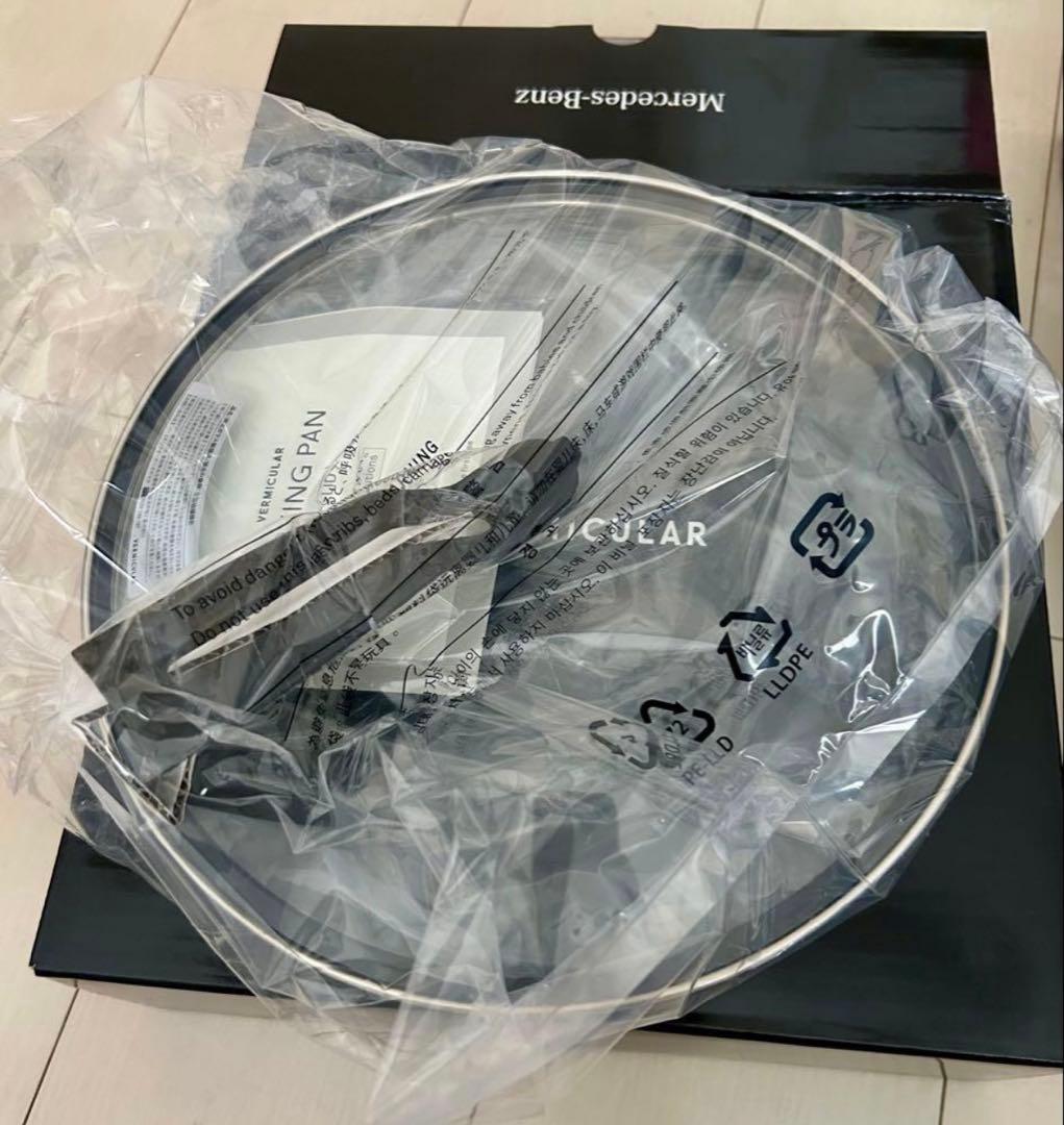 【新品・未使用】バーミキュラフライパン 28㎝ メルセデスベンツ専用リッド蓋付