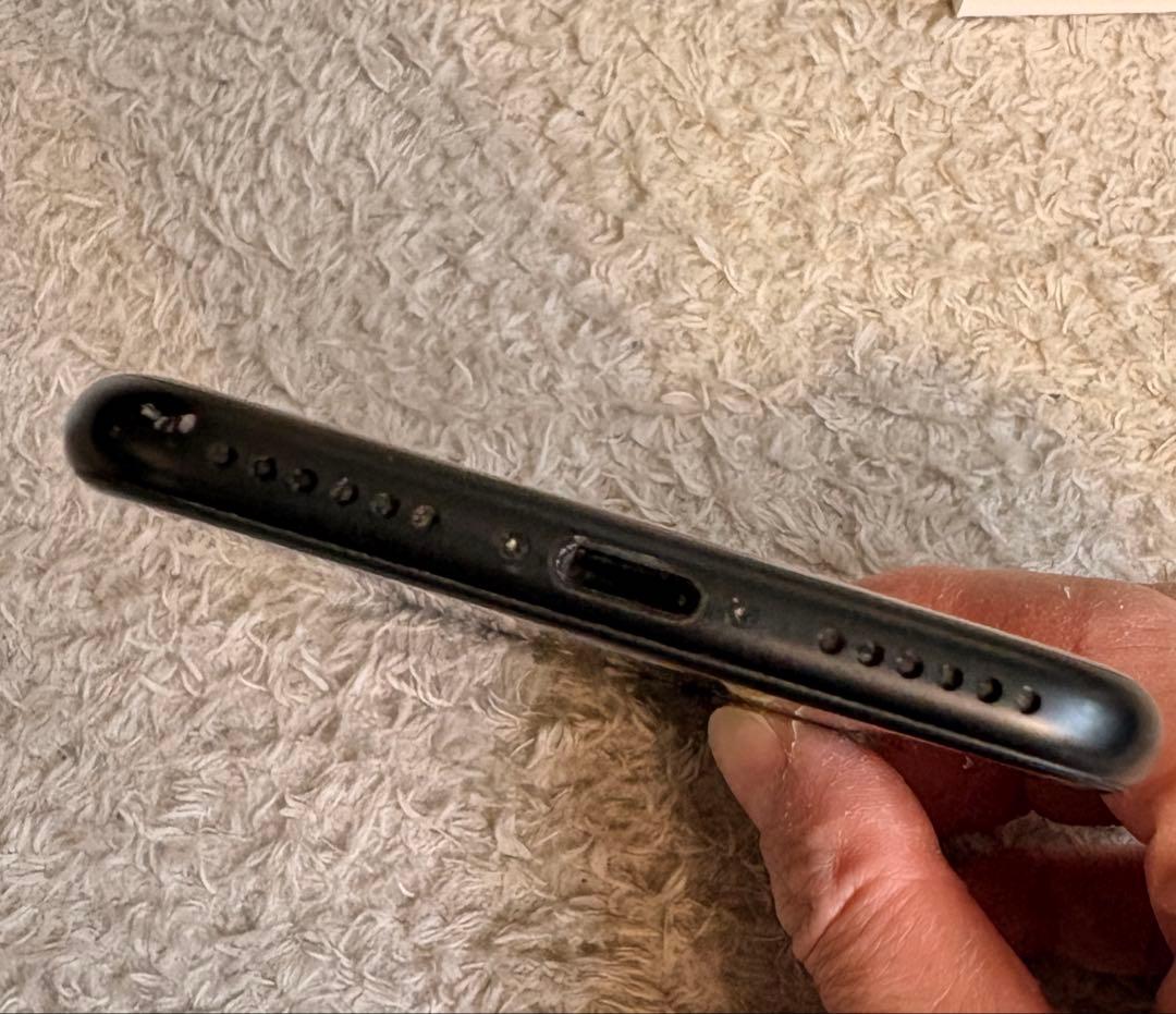 【値下げ】少々キズあり iPhone SE (第2世代) ブラック 64GB