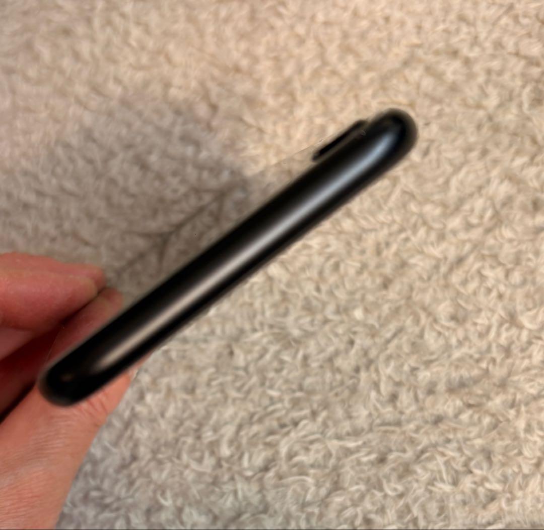 【値下げ】少々キズあり iPhone SE (第2世代) ブラック 64GB