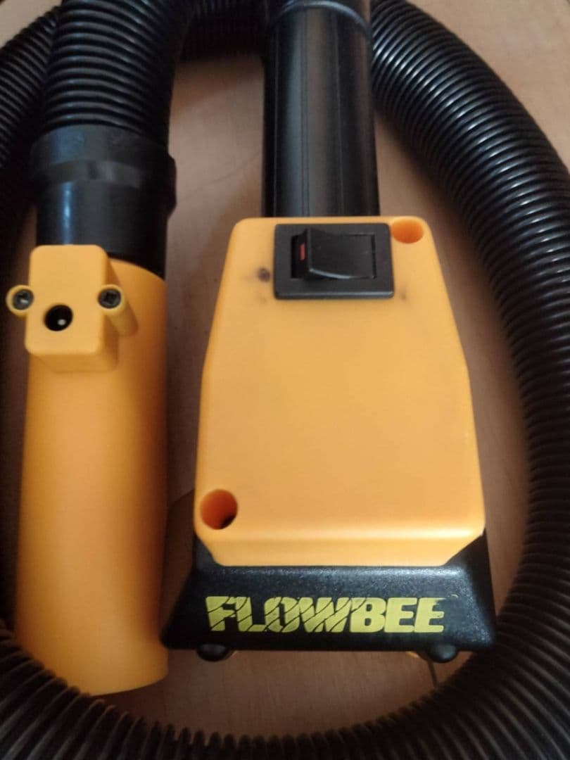 フロービー　FLOWBEE 掃除機吸引式電動バリカン　ホームヘアーカッター　散髪