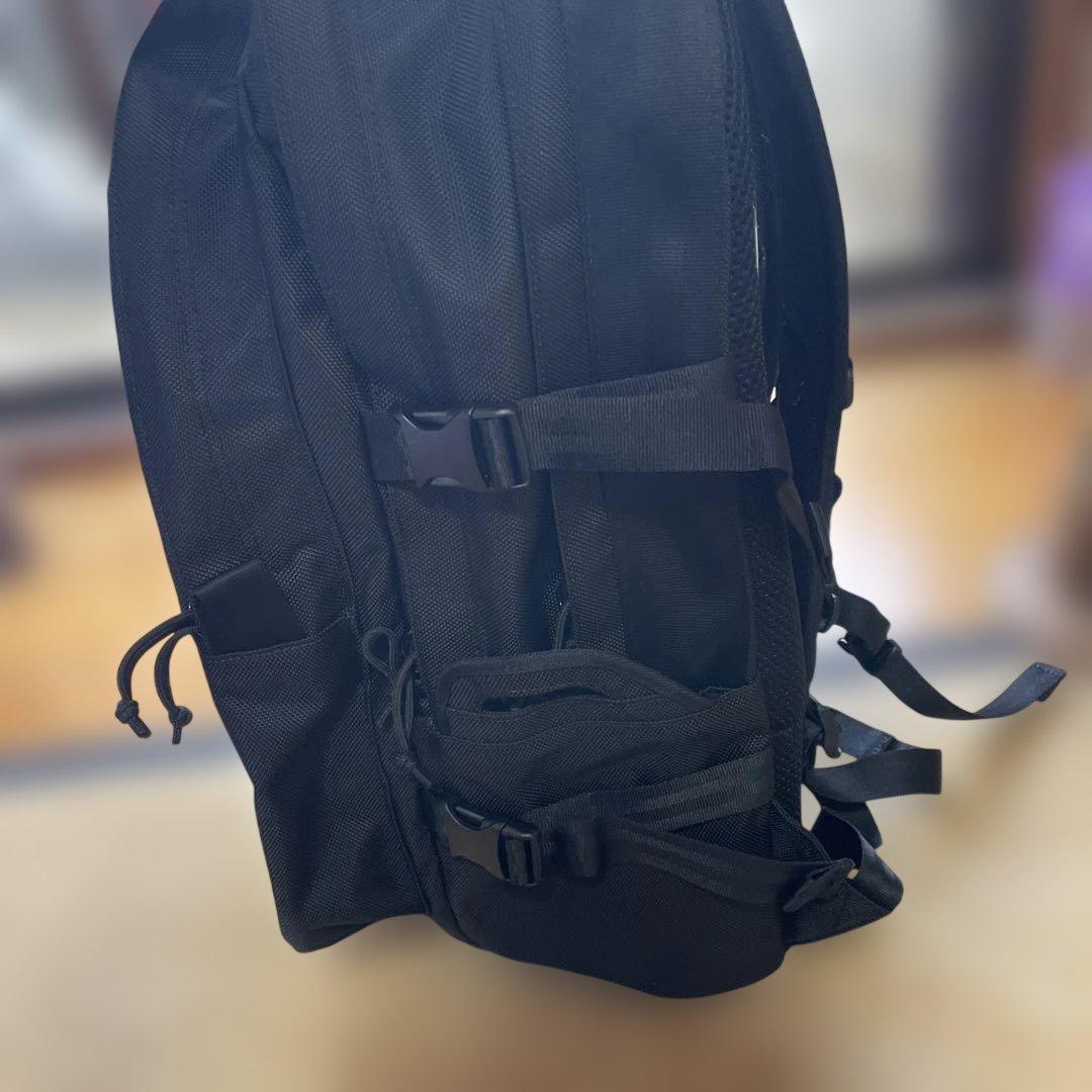 【超美品】NEW ERA キャリアパック 35L ブラック リュック