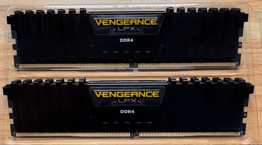 CORSAIR VENGEANCE DDR4メモリ 32GB (16GB×2)