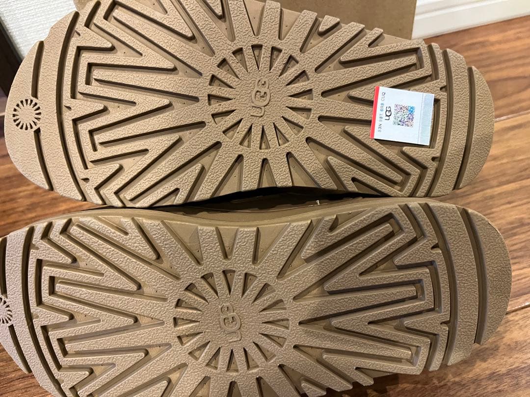 【新品未使用】UGG キッズサンダル 21cm GOLDENGLow