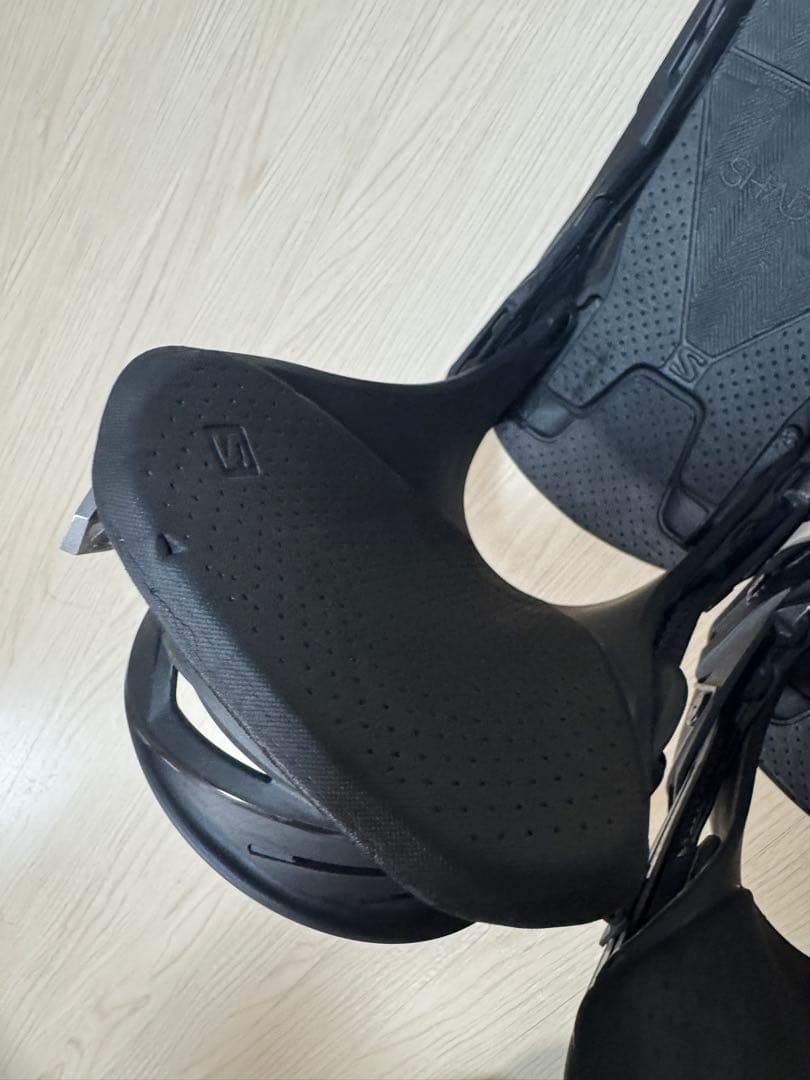 Salomon district Mサイズ 22-23