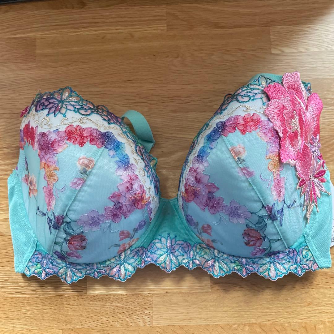 ワコール　Salute ターコイズブルー　H75