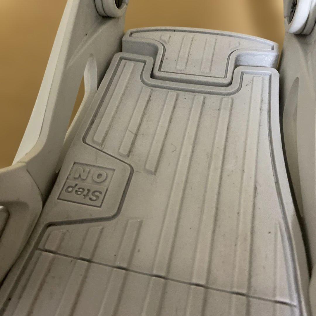 ホワイト スノーボード ビンディング ステップオン