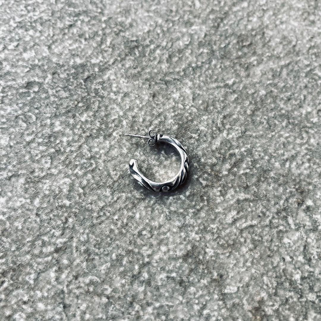 か*き様 CHROME HEARTS クロムハーツ スクロール フープピアス 片