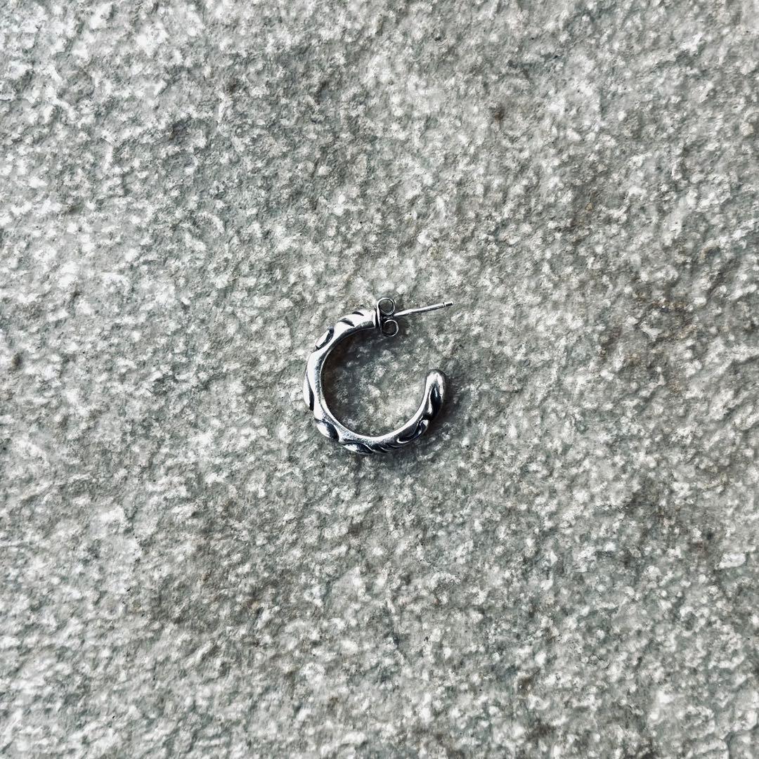 か*き様 CHROME HEARTS クロムハーツ スクロール フープピアス 片