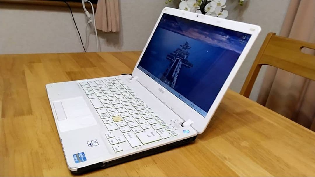 富士通 LIFEBOOK SH54/G i5 メモリ8GB SSD512GB