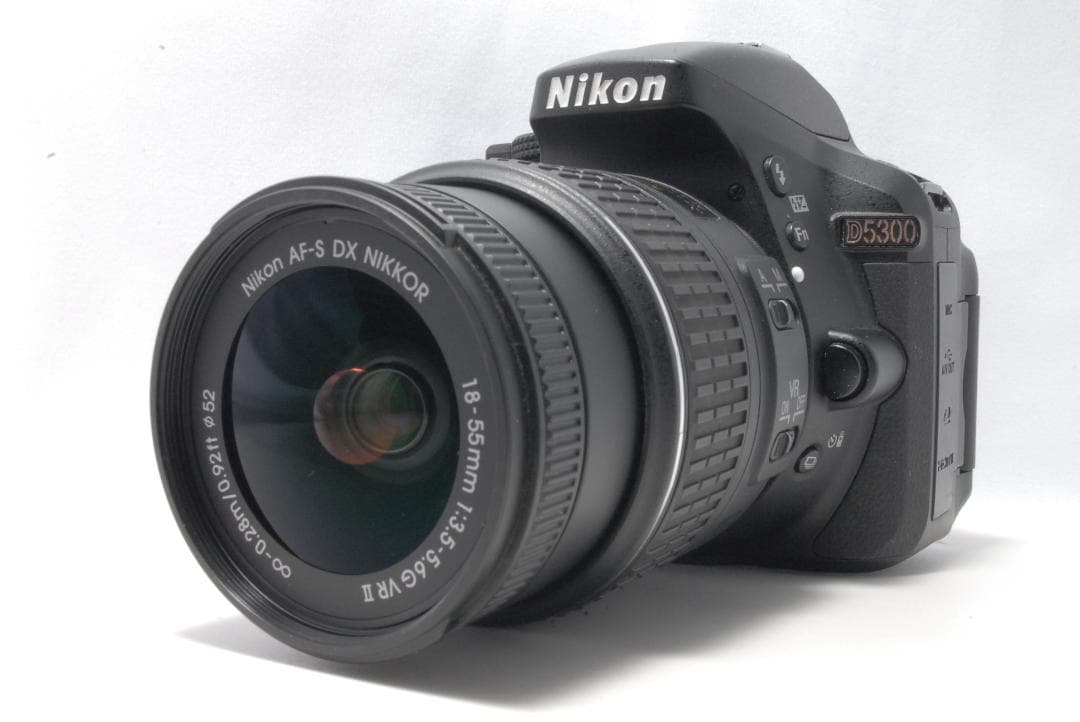 新品級ショット数　Nikon　D5300　WiFi搭載　回転式モニター