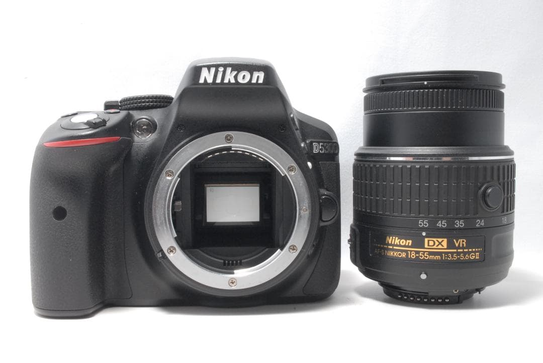 新品級ショット数　Nikon　D5300　WiFi搭載　回転式モニター