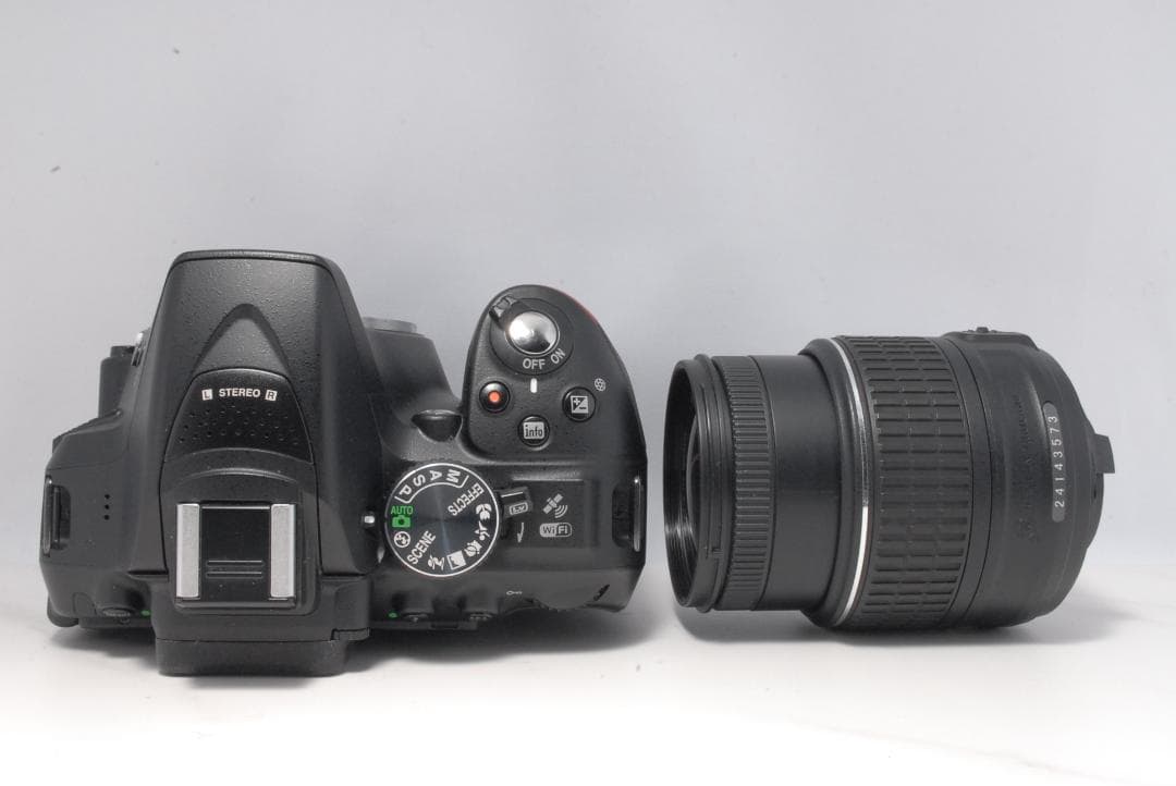 新品級ショット数　Nikon　D5300　WiFi搭載　回転式モニター