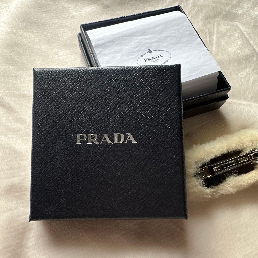 PRADA ファーヘアピン アイボリー