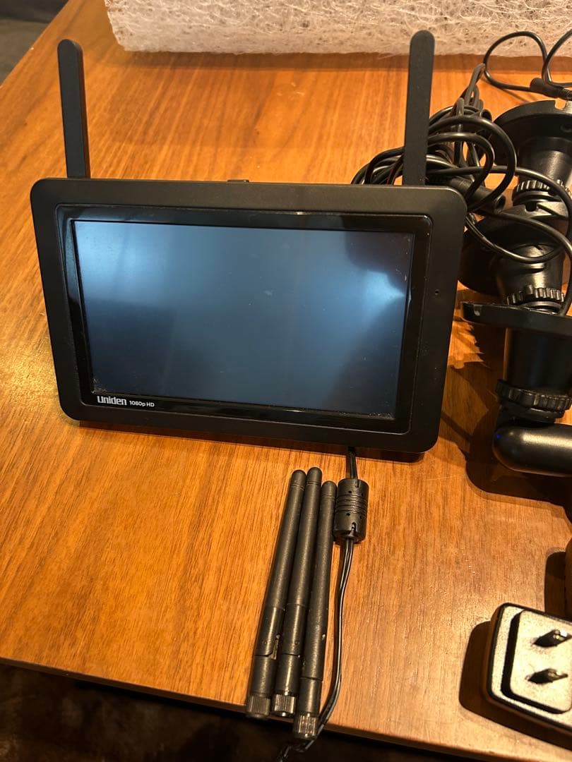 Uniden防犯カメラ モニター、カメラ3台セット