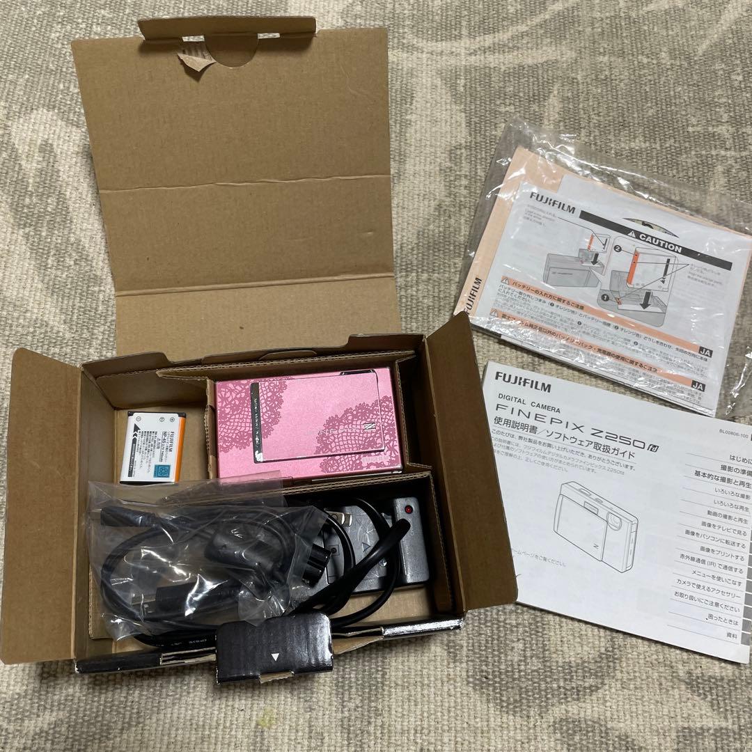 コンパクトデジカメ　ややジャンク　FINEPIX Z ピンク 充電器