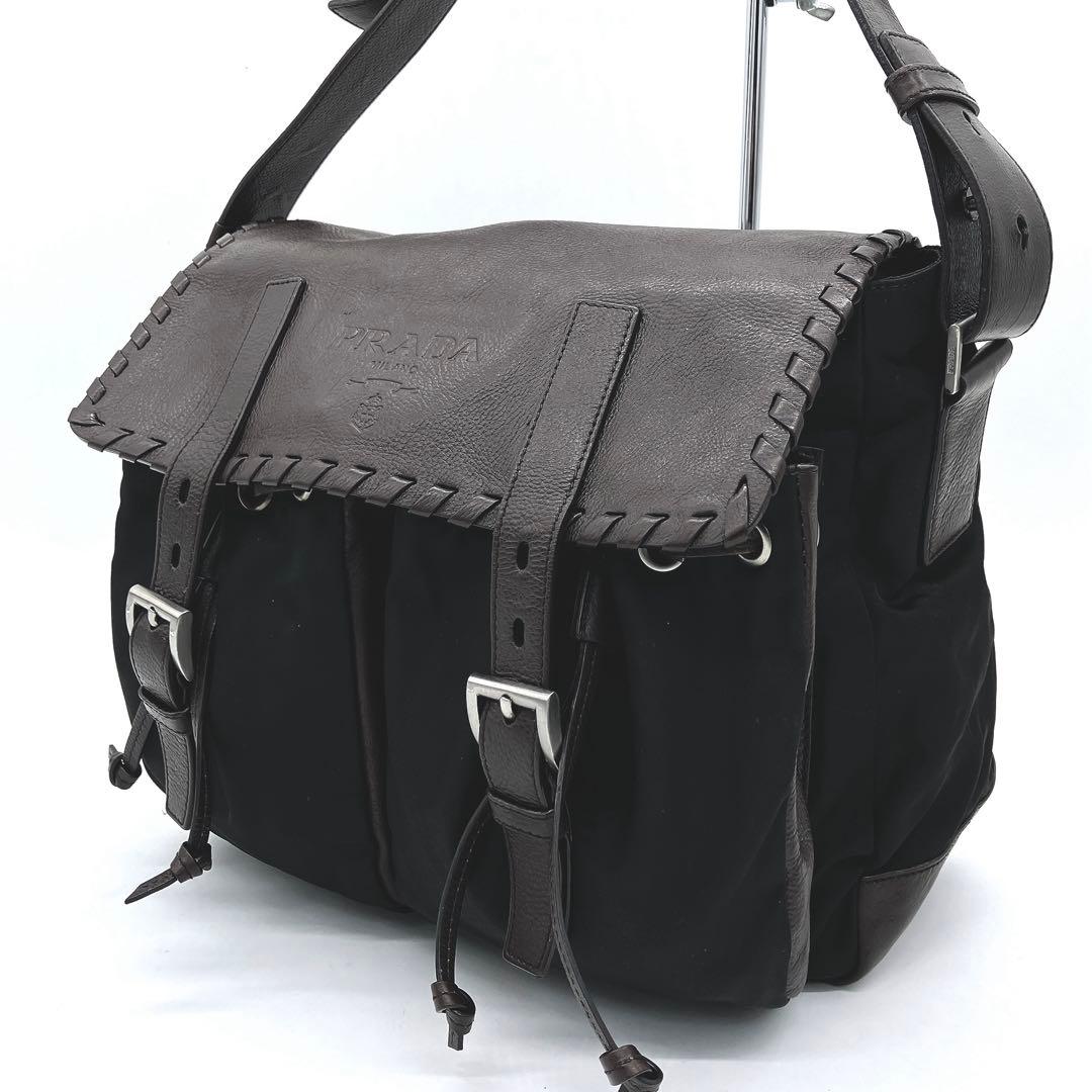 【PRADA】メッセンジャーバッグ　ロゴ型押し　ナイロン　レザー　ブラック