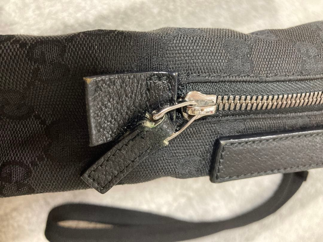 Gucci ブラック ショルダーバッグ