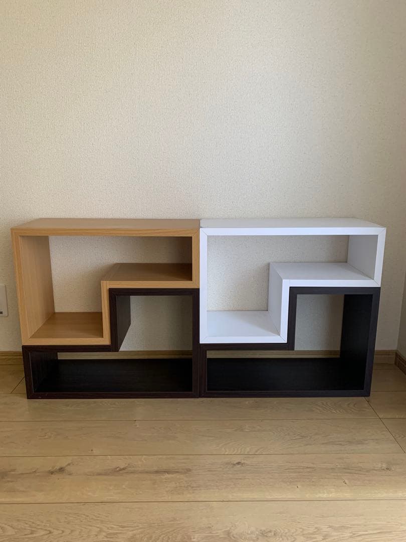 幾何学的デザインのシェルフ