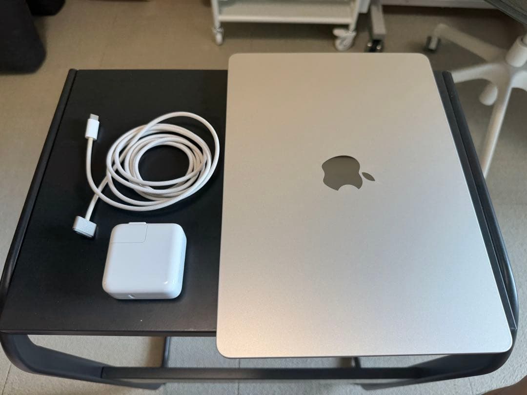 MacBook Air M2 13インチ（スターライト）8GB 256G SSD