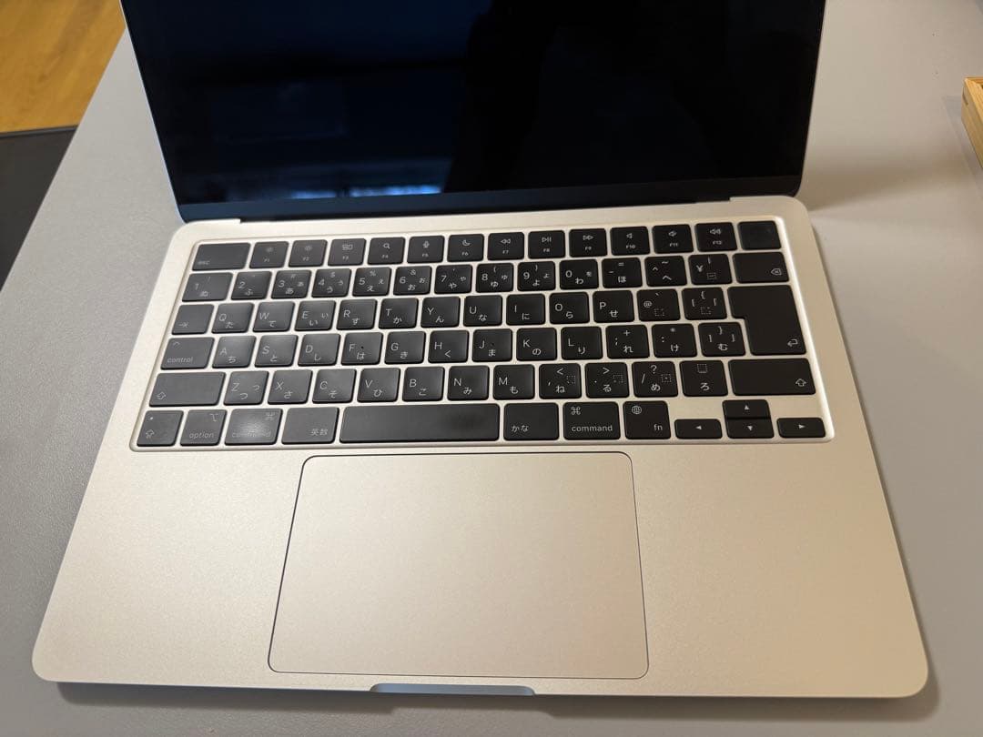 MacBook Air M2 13インチ（スターライト）8GB 256G SSD