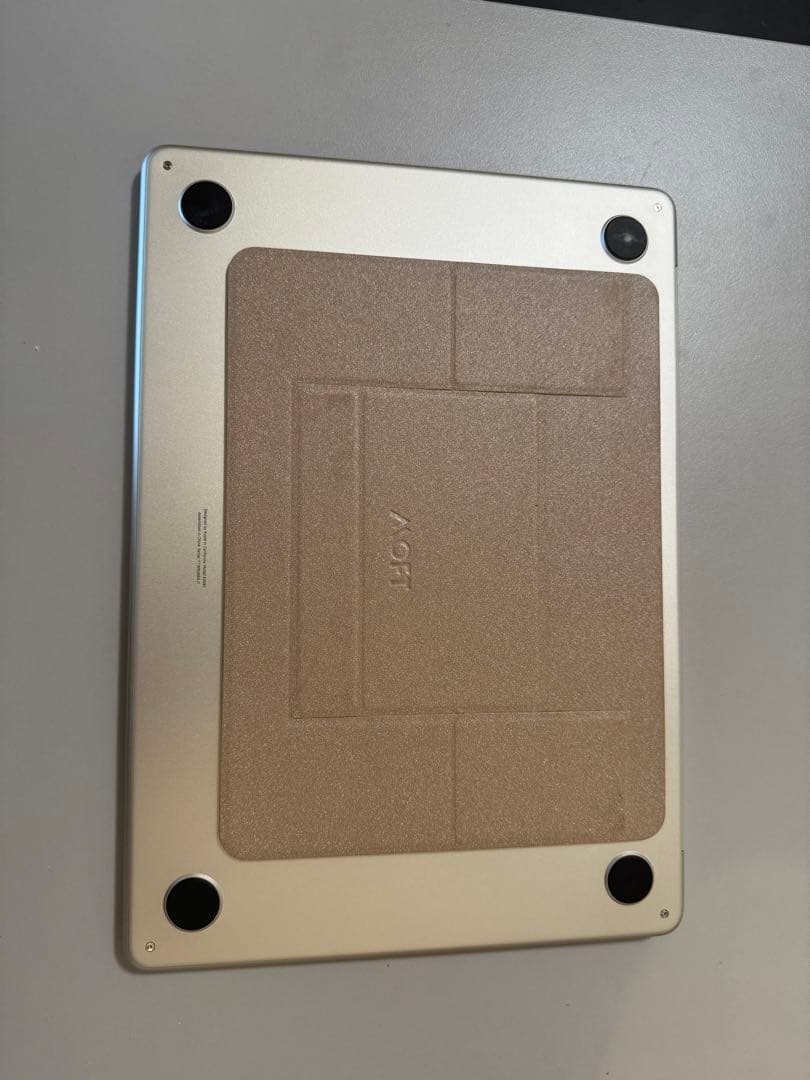 MacBook Air M2 13インチ（スターライト）8GB 256G SSD