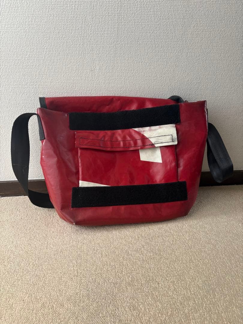 FREITAG メッセンジャーバッグ 赤/黒