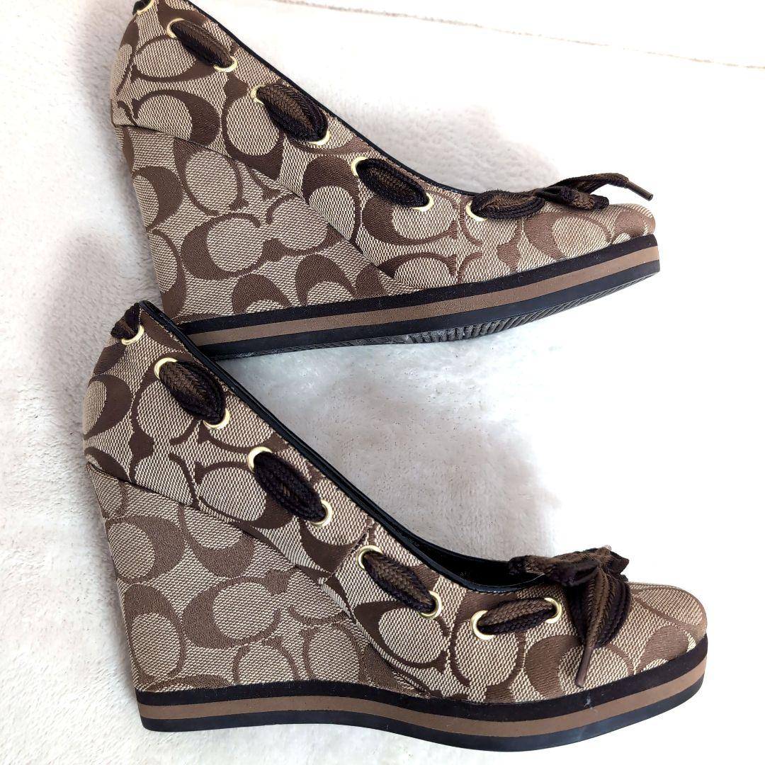 dv1 COACH リボン付き ウェッジ シグネチャー ヒールパンプス