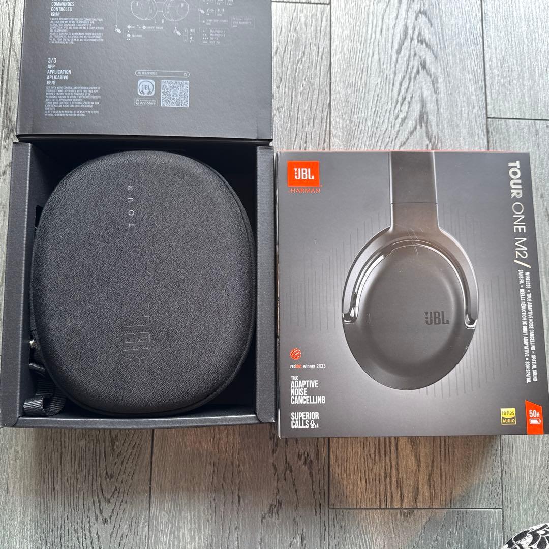 JBL TOUR ONE M2 ハイブリッドノイズキャンセリング