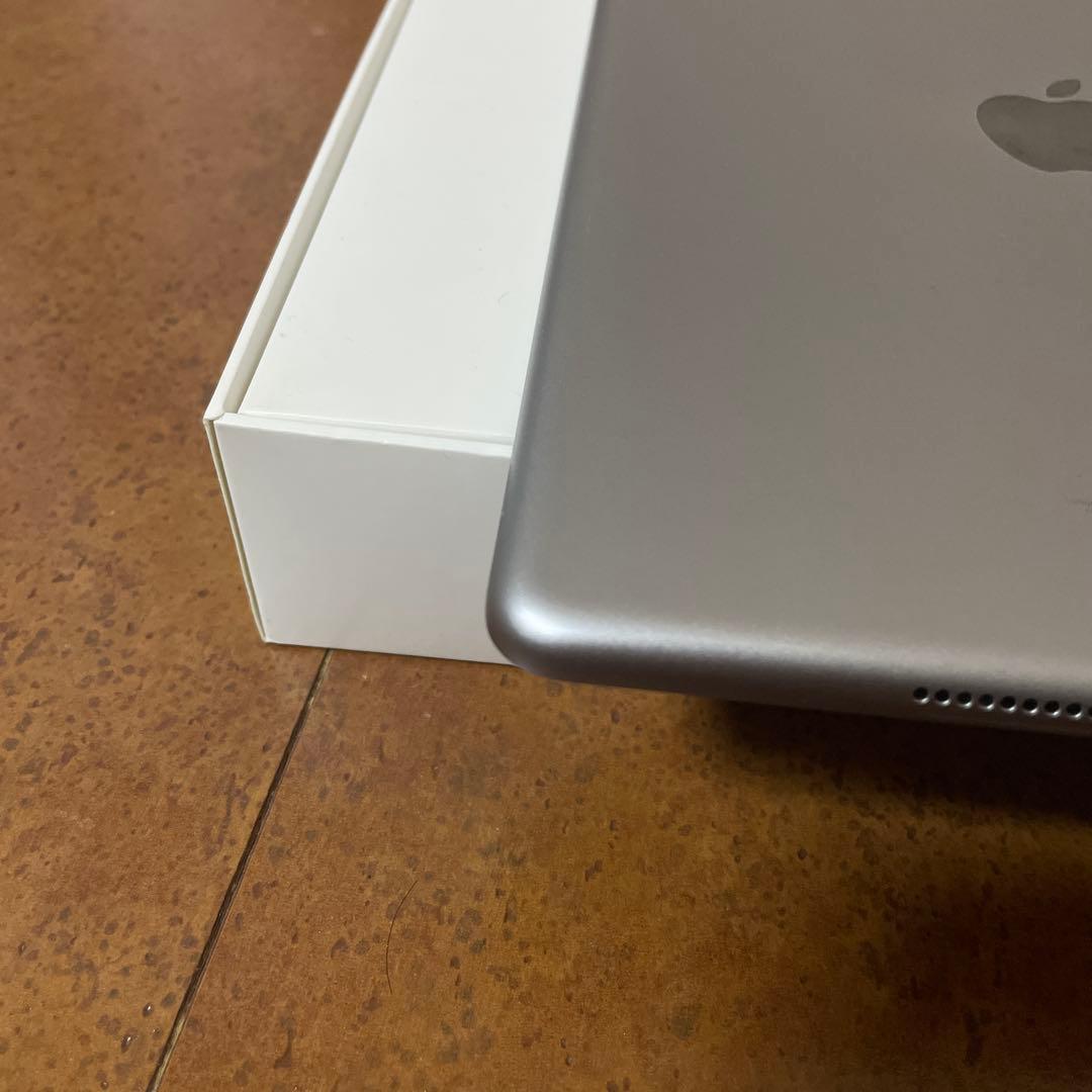 iPad 6th 本体と箱 シルバー　128gb MR7J2/A