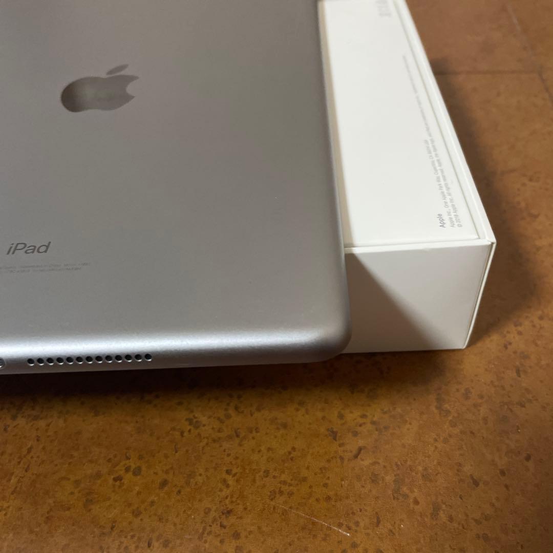 iPad 6th 本体と箱 シルバー　128gb MR7J2/A