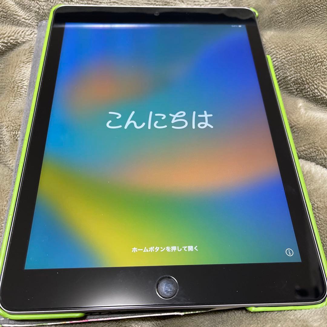 iPad第6世代　カバー付き