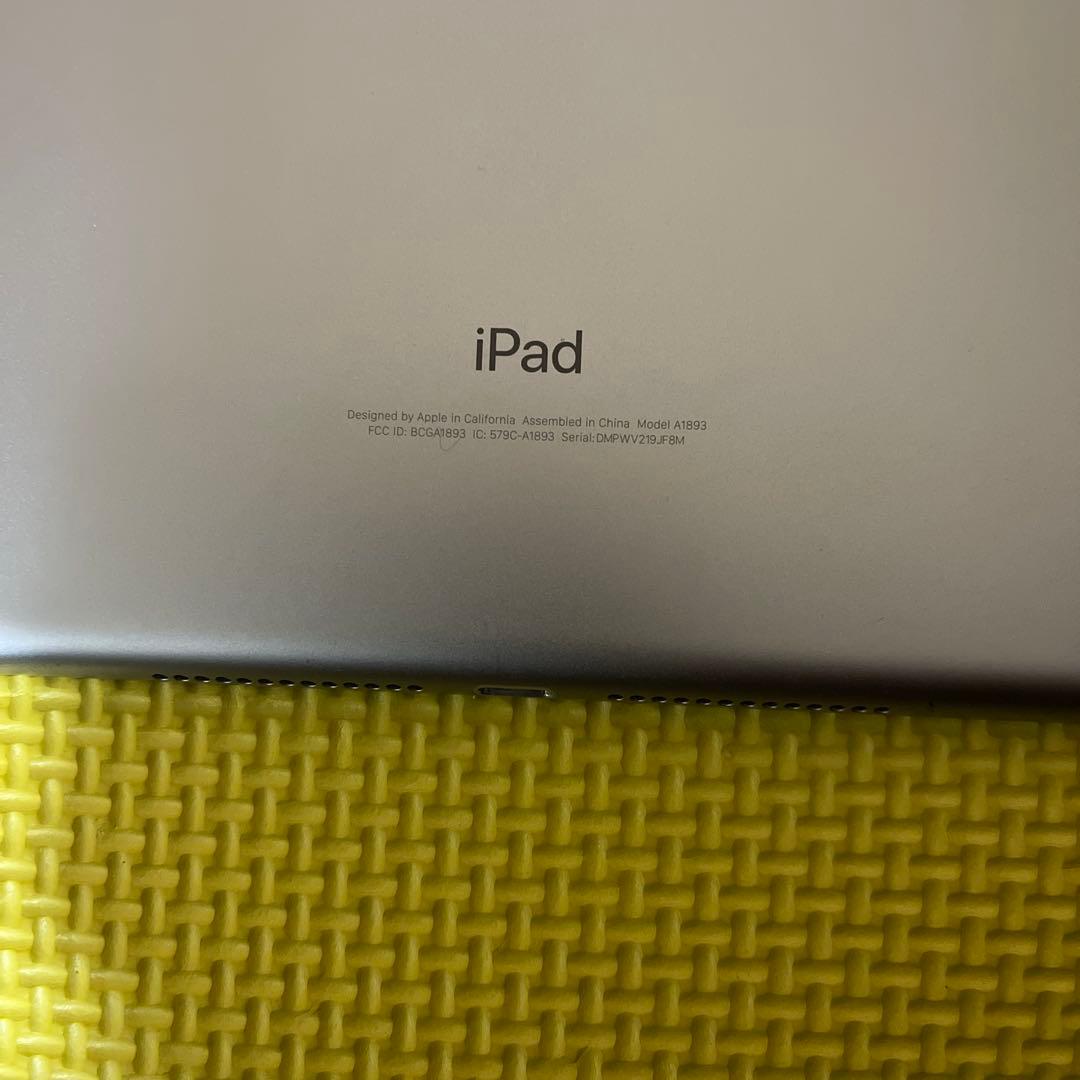 iPad第6世代　カバー付き