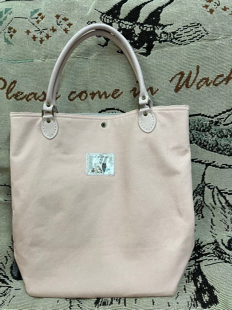 ヒグチユウコのTシャツから作成の、お洒落な猫イラストのピンク トートバッグ