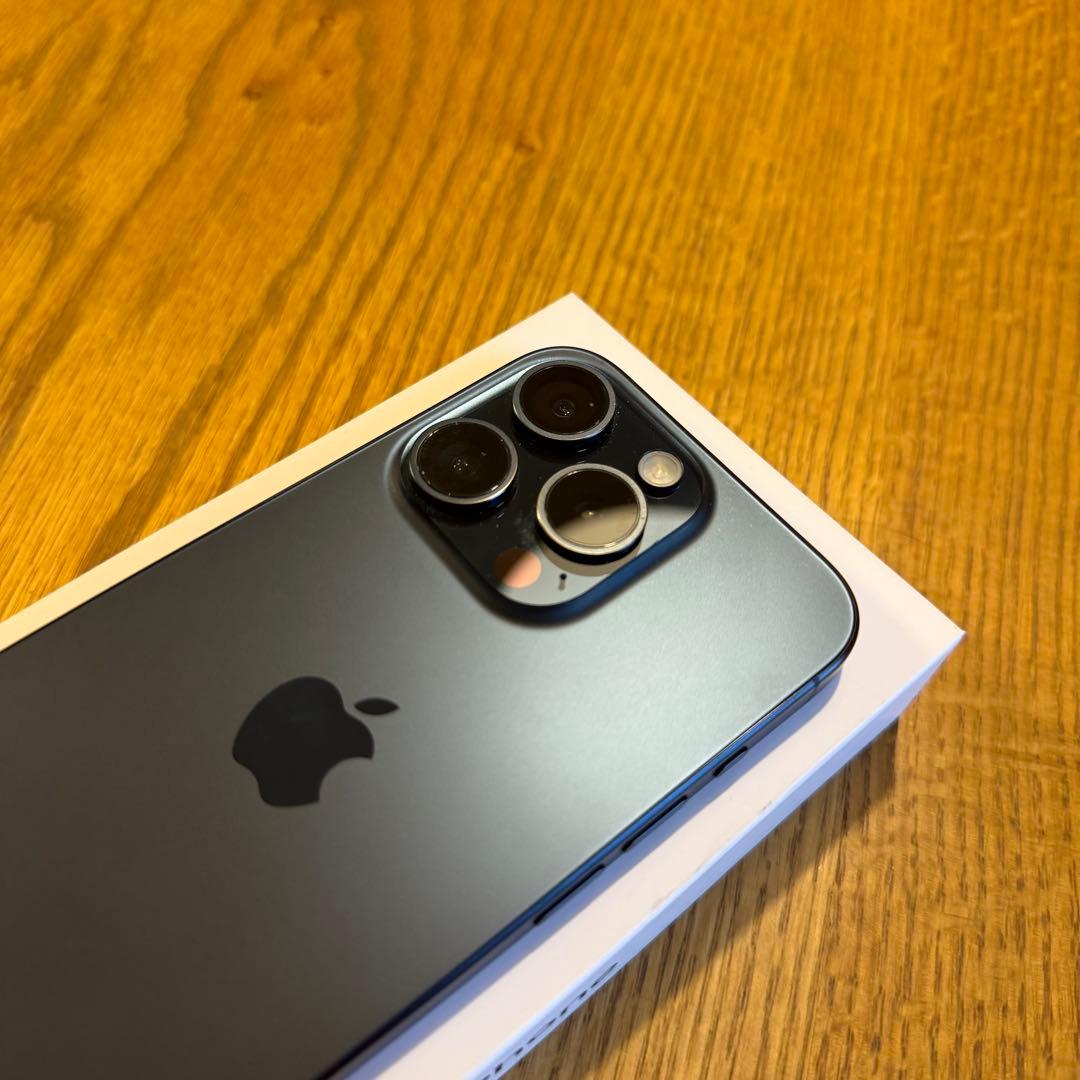 【極美品】Apple iPhone 15 Pro ブルーチタニウム 本体